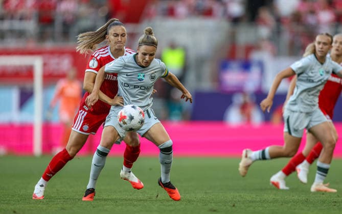 GER, Ingolstadt, Bayern München vs VfL Wolfsburg, DFB, Google Pixel Supercup der Frauen, Fussball, Spielzeit 2026 2027, Audi-Sportpark, Finale im Bild v.l.: Katharina Naschenweng (FC Bayern München Frauen 19), Svenja Huth (VfL Wolfsburg Frauen 10) Zweikampf DFB DFL REGULATIONS PROHIBIT ANY USE OF PHOTOGRAPHS AS IMAGE SEQUENCES AND OR QUASI-VIDEO, 15.08.2026 *** GER, Ingolstadt, Bayern Munich vs. VfL Wolfsburg, DFB, Google Pixel Women s Super Cup, soccer, 2026–2027 season, Audi Sportpark, Final photo (from left): Katharina Naschenweng, FC Bayern Munich Women s 19, Svenja Huth, VfL Wolfsburg Women’s Team No. 10, tackle. DFB and DFL regulations prohibit any use of photographs as image sequences and or quasi-video. August 15, 2026 Copyright: HMBxMedia HendrikxHamelau