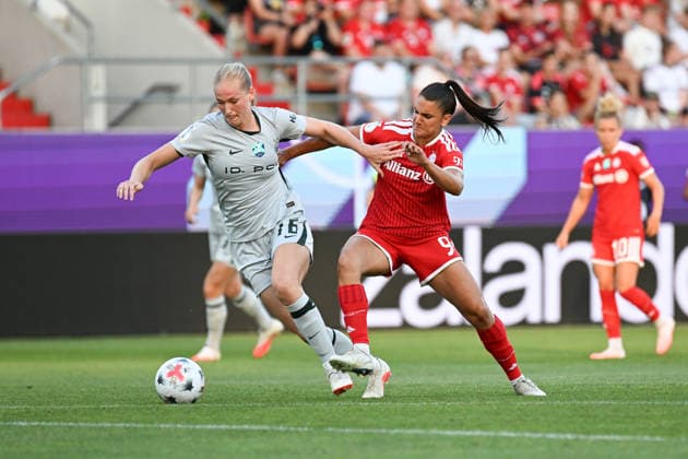 Fußball I Frauen I Saison 2026-2027 I Supercup I FC Bayern München - VfL Wolfsburg I 15.08.2026 Zweikampf Camilla Küver (16, VfL Wolfsburg) verteidigt den Ball gegen Jovana Damnjanovic (9, FC Bayern München) Ingolstadt Audi Sportpark Bayern Deutschland *** Soccer I Women s I 2026–2027 Season I Super Cup I FC Bayern Munich vs. VfL Wolfsburg I August 15, 2026, Tackle by Camilla Küver (16), VfL Wolfsburg defends the ball against Jovana Damnjanovic (9), FC Bayern Munich, Ingolstadt, Audi Sportpark, Bavaria, Germany Copyright: xLobeca InesxHähnelx