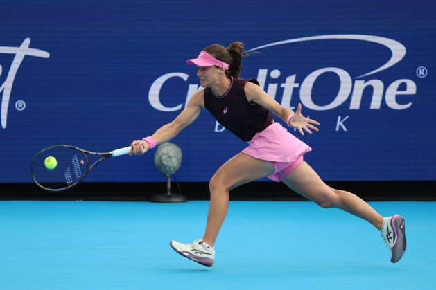 August 15, 2026, Mason, Oh, USA: Cincinnati Open Tennis 2026 - Zeynep Sonmez plays a ball against Amanda Anisimova. ZUMAPress Mason USA - ZUMAn24_ 20260815_zaf_n24_049 Copyright: xWallyxNellx