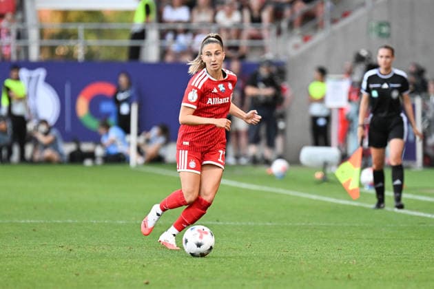 Fußball I Frauen I Saison 2026-2027 I Supercup I FC Bayern München - VfL Wolfsburg I 15.08.2026 Katharina Naschenweng (19, FC Bayern München) mit Ball Freisteller, Nahaufnahme, Porträt, Portrait, Einzelfoto, Einzelbild, Körper Ingolstadt Audi Sportpark Bayern Deutschland *** Soccer I Women s I 2026–2027 Season I Super Cup I FC Bayern Munich vs. VfL Wolfsburg I August 15, 2026 Katharina Naschenweng, 19, FC Bayern Munich with ball, cutout, close-up, portrait, single photo, single image, body, Ingolstadt, Audi Sportpark, Bavaria, Germany Copyright: xLobeca InesxHähnelx