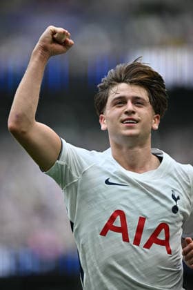 GB. London, 15 August 2026: Mikey Moore of Tottenham Hotspur celebrates after scoring goal for 3-0 during the pre-season friendly match against TSG 1899 Hoffenheim at Tottenham Hotspur Stadium. The player wears the Nike kit featuring the Alipay+ sponsor logo.Photo Sebastian Frej Tottenham Hotspur v TSG 1899 Hoffenheim Copyright: xx