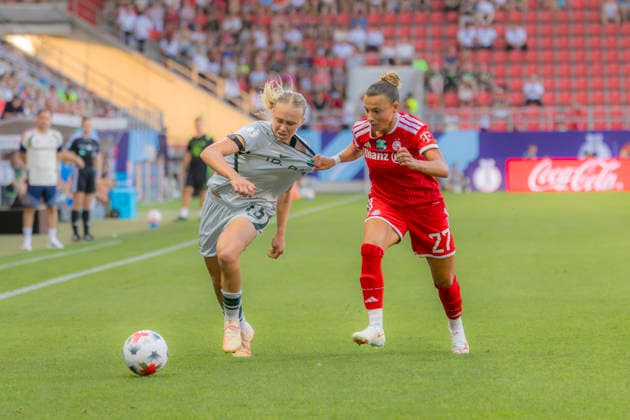 Ingolstadt, Deutschland 15. August 2026: Supercup der Frauen - 2026 2027 - Finale - FC Bayern München gegen VfL Wolfsburg Im Bild: v. li. im Zweikampf Weronika Arasniewicz (VfL) und Arianna Caruso (FCB) DFB DFL regulations prohibit any use of photographs as image sequences and or quasi-video Audi Sportpark Bayern *** Ingolstadt, Germany, August 15, 2026 Women’s Super Cup 2026–2027 Final: FC Bayern Munich vs. VfL Wolfsburg. Pictured, from left, in a tackle: Weronika Arasniewicz (VfL) and Arianna Caruso (FCB). DFB and DFL regulations prohibit any use of photographs as image sequences and or quasi-video. Audi Sportpark Bayern Copyright: xFotostandx xSchäferx
