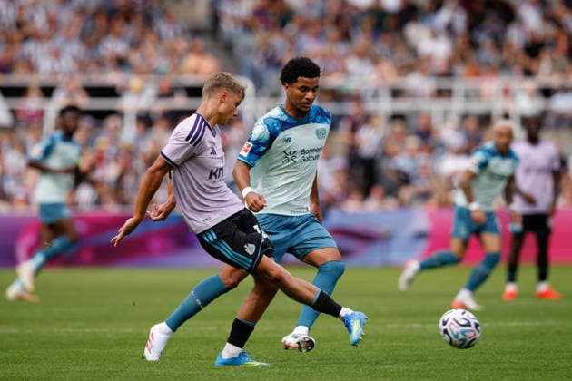 Newcastle United v Bayer 04 Leverkusen, Pre-Season Friendly Sean Steur of Newcastle United makes a pass during the Newcastle United v Bayer 04 Leverkusen at St. James Park, Newcastle Upon Tyne, England on 15 August 2026 Credit: Craig Cowan Every Second Media Editorial use only. All images are copyright Every Second Media Limited. No images may be reproduced without prior permission. Copyright: xIMAGO EveryxSecondxMediax ESM-2094-0130 CraigxCowanx xEveryxSecondxMediax