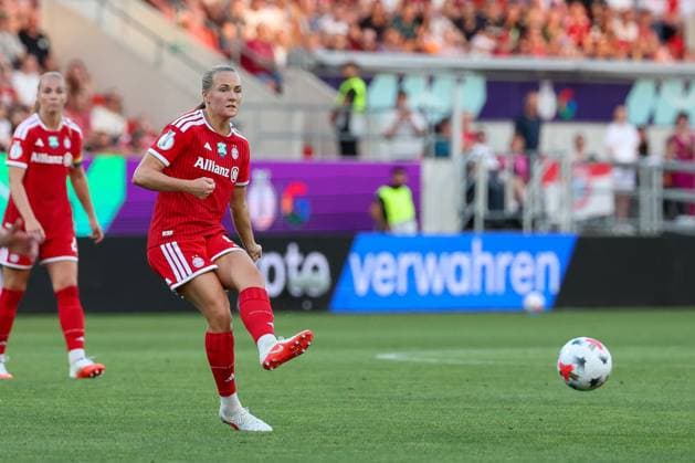 Magdalena Eriksson 5 (FC Bayern Muenchen Frauen) in Aktion, FC Bayern Muenchen Frauen vs. VfL Wolfsburg Frauen, Fussball, Frauen, Google Pixel Supercup 2026, Saison 2026 2027, 15.08.2026 DFB regulations prohibit any use of photographs as image sequences and or quasi-video Ingolstadt Bayern Deutschland *** Magdalena Eriksson 5 FC Bayern Munich Women in Action, FC Bayern Munich Women vs. VfL Wolfsburg Women, Soccer, Women, Google Pixel Super Cup 2026, 2026–2027 Season, August 15, 2026 DFB regulations prohibit any use of photographs as image sequences and or quasi-video Ingolstadt, Bavaria, Germany Copyright: xkolbert-press MartinxAgüerax