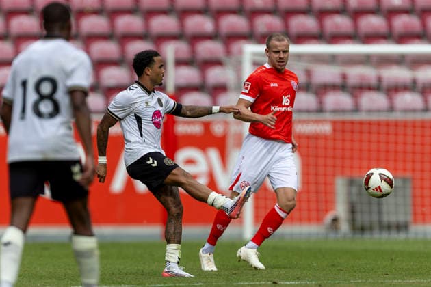 GER, Mainz, Fussball, Testspiel, FSV Mainz 05 vs. AFC Bournemouth im Bild v.l.: Justin Kluivert (AFC Bournemouth 19), Aktion mit Ball 15.08.2026, MEWA-Arena Mainz DFL DFB REGULATIONS PROHIBIT ANY USE OF PHOTOGRAPHS AS IMAGE SEQUENCES AND OR QUASI-VIDEO, *** GER, Mainz, Soccer, Friendly Match, FSV Mainz 05 vs. AFC Bournemouth (pictured, from left): Justin Kluivert, AFC Bournemouth 19, in action with the ball, August 15, 2026, MEWA Arena, Mainz. DFL and DFB regulations prohibit any use of photographs as image sequences and or quasi-video, Copyright: HMBxMedia PaulxFritz