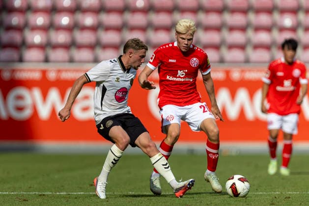 GER, Mainz, Fussball, Testspiel, FSV Mainz 05 vs. AFC Bournemouth im Bild v.l.: Adrien Truffert (AFC Bournemouth 03), Otto Ruoppi (FSV Mainz 05 20), Zweikampf 15.08.2026, MEWA-Arena Mainz DFL DFB REGULATIONS PROHIBIT ANY USE OF PHOTOGRAPHS AS IMAGE SEQUENCES AND OR QUASI-VIDEO, *** GER, Mainz, Soccer, Friendly Match, FSV Mainz 05 vs. AFC Bournemouth (pictured, from left): Adrien Truffert (AFC Bournemouth 03), Otto Ruoppi (FSV Mainz 05 20), tackle on August 15, 2026, MEWA Arena Mainz DFL DFB REGULATIONS PROHIBIT ANY USE OF PHOTOGRAPHS AS IMAGE SEQUENCES AND OR QUASI-VIDEO, Copyright: HMBxMedia PaulxFritz
