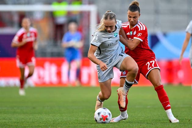 v.li.: Weronika Arasniewicz (Wolfsburg, 15) Arianna CARUSO (FC Bayern Muenchen, FCB, 27) im Zweikampf, Duell, duel, tackle, Dynamik, Action, Aktion, 15.08.2026, Ingolstadt (Deutschland), Fussball, Google Pixel Supercup, FC Bayern München - VfL Wolfsburg, DFB DFL REGULATIONS PROHIBIT ANY USE OF PHOTOGRAPHS AS IMAGE SEQUENCES AND OR QUASI-VIDEO. *** From left: Weronika Arasniewicz (Wolfsburg), 15; Arianna CARUSO (FC Bayern Munich, FCB), 27; in a tackle, duel, tackle, dynamic, action, 15 08 2026, Ingolstadt, Germany, soccer, Google Pixel Super Cup, FC Bayern Munich vs. VfL Wolfsburg, DFB and DFL regulations prohibit any use of photographs as image sequences and or quasi-video xslx