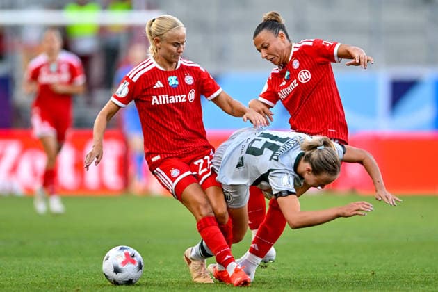 v.li.: Pernille HARDER (FC Bayern Muenchen, FCB, 21) Weronika Arasniewicz (Wolfsburg, 15) Arianna CARUSO (FC Bayern Muenchen, FCB, 27) im Zweikampf, Duell, duel, tackle, Dynamik, Action, Aktion, 15.08.2026, Ingolstadt (Deutschland), Fussball, Google Pixel Supercup, FC Bayern München - VfL Wolfsburg, DFB DFL REGULATIONS PROHIBIT ANY USE OF PHOTOGRAPHS AS IMAGE SEQUENCES AND OR QUASI-VIDEO. *** From left: Pernille HARDER, FC Bayern Munich, FCB, 21 Weronika Arasniewicz Wolfsburg, 15 Arianna CARUSO FC Bayern Munich, FCB, 27 in a one-on-one, duel, tackle, dynamic, action, 15 08 2026, Ingolstadt, Germany, soccer, Google Pixel Super Cup, FC Bayern Munich vs. VfL Wolfsburg, DFB and DFL regulations prohibit any use of photographs as image sequences and or quasi-video xslx