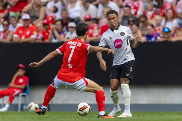 GER, Mainz, Fussball, Testspiel, FSV Mainz 05 vs. AFC Bournemouth im Bild v.l.: Jae-Sung Lee (FSV Mainz 05 07), Marcus Tavernier (AFC Bournemouth 16), Zweikampf 15.08.2026, MEWA-Arena Mainz DFL DFB REGULATIONS PROHIBIT ANY USE OF PHOTOGRAPHS AS IMAGE SEQUENCES AND OR QUASI-VIDEO, *** GER, Mainz, Soccer, Friendly Match, FSV Mainz 05 vs. AFC Bournemouth (pictured, from left): Jae Sung Lee (FSV Mainz 05, 07), Marcus Tavernier (AFC Bournemouth, 16), tackle, August 15, 2026, MEWA Arena Mainz DFL DFB REGULATIONS PROHIBIT ANY USE OF PHOTOGRAPHS AS IMAGE SEQUENCES AND OR QUASI-VIDEO, Copyright: HMBxMedia PaulxFritz