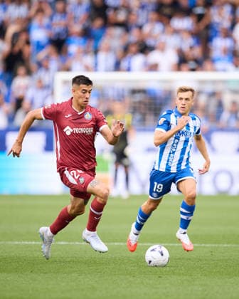 August 15, 2026, Vitoria, Alaba, Spain: Zaid Abner Romero of Getafe CF competes for the ball with Pablo Ibanez of Deportivo Alaves during the LaLiga EA Sports match between Deportivo Alaves and Getafe CF at Mendizorrotza on August 15, 2026, in Vitoria, Spain. Deportivo Alaves V Getafe CF - LaLiga EA Sports  - ZUMAa181 20260815_zaa_a181_010 Copyright: xRicardoxLarreinax