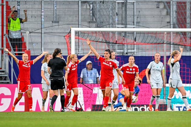 Spielerinnen des FC Bayern mit Torjubel, Jubel, Torjubel, Torerfolg, celebrate the goal, goal, celebration, Jubel ueber das Tor zum 1:0 durch Jovana DAMNJANOVIC (FC Bayern Muenchen, FCB, 9) (4.v.li.), optimistisch, Action, Aktion, 15.08.2026, Ingolstadt (Deutschland), Fussball, Google Pixel Supercup, FC Bayern München - VfL Wolfsburg, DFB DFL REGULATIONS PROHIBIT ANY USE OF PHOTOGRAPHS AS IMAGE SEQUENCES AND OR QUASI-VIDEO. *** FC Bayern players celebrating a goal, cheering, goal celebration, goal scored, celebrating the goal, goal, celebration, celebrating the 1–0 goal by Jovana DAMNJANOVIC, FC Bayern Munich, FCB, 9:4 from the left, optimistic, action, August 15, 2026, Ingolstadt, Germany, soccer, Google Pixel Super Cup, FC Bayern Munich vs. VfL Wolfsburg, DFB and DFL regulations prohibit any use of photographs as image sequences and or quasi-video xslx