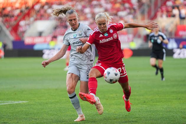 Pernille Harder (FC Bayern Muenchen, 21) im im Zweikampf mit mit Lieske Carleer (VfL Wolfsburg, 03), FC Bayern München vs. VfL Wolfsburg, Fussball, Google Pixel Supercup der Frauen, , Saison 2026 2027, 14.08.2026, FC Bayern München vs. VfL Wolfsburg, Fussball, Google Pixel Supercup der Frauen, , Saison 2026 2027, 14.08.2026 Ingolstadt *** Pernille Harder, FC Bayern Munich, 21, in a tackle with Lieske Carleer, VfL Wolfsburg, 03, FC Bayern Munich vs. VfL Wolfsburg, Soccer, Google Pixel Women s Super Cup, , 2026–2027 season, August 14, 2026, FC Bayern Munich vs. VfL Wolfsburg, Soccer, Google Pixel Women’s Super Cup, , 2026–2027 season, August 14, 2026, Ingolstadt Copyright: xEibner-Pressefoto ChristianxLangx EP_CLG