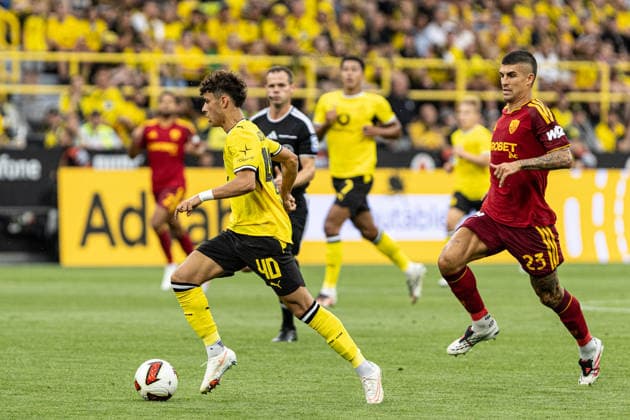 Testspiel, BVB-Saisoneröffnung 2026 27: Borussia Dortmund - AS Roma; 15.08.2026 Samuele Inacio (Borussia Dortmund, 40) Testspiel, BVB-Saisoneröffnung 2026 27: Borussia Dortmund - AS Roma; Signal Iduna Park, Dortmund; 15.08.2026 *** Friendly Match, BVB 2026–27 Season Opener: Borussia Dortmund vs. AS Roma, August 15, 2026; Samuele Inacio, Borussia Dortmund, 40; Friendly Match, BVB Season Opener 2026–27 Borussia Dortmund vs. AS Roma Signal Iduna Park, Dortmund August 15, 2026 Copyright: xBEAUTIFULxSPORTS Buriakovx