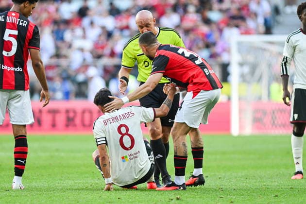 15.08.2026 Wroclaw, Poland. Manchester United, ManU take on AC Milan during the pre-season friendly match at Tarczynski Arena Wroclaw. --- Mecz towarzyski. Manchester United - AC Milan na Tarczynski Arena Wroclaw. Persons Shown: Bruno Fernandes Strahinja Pavlovic Fot. Antoni Dec Arena Akcji NEWSPIX.PL --- newspix.pl 