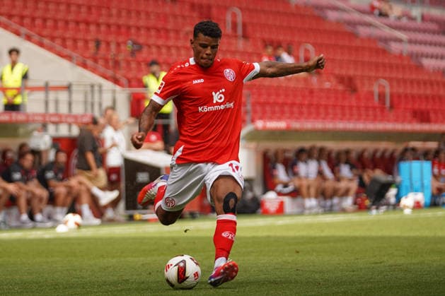 Deutschland: Fussball Freundschaftsspiel 1. FSV Mainz 05 vs AFC Bournemouth Mewa Arena (Mainz): Ransford Königsdörffer (FSV, 11) am Ball *** Germany Soccer Friendly Match 1: FSV Mainz 05 vs. AFC Bournemouth, Mewa Arena, Mainz, Ransford Königsdörffer FSV, 11 on the Ball Copyright: xTobiasxWentzellx