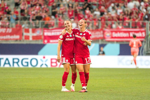 15.08.2026 Fußball Frauen 2026 2027 Google Pixel Supercup der Frauen FC Bayern München - VfL Wolfsburg Audi Sportpark Ingolstadt Torjubel von Klara Bühl (München, 17, rot) und Katharina Naschenweng (München, 19, rot) nach dem 2:0. Ingolstadt Bayern Deutschland *** August 15, 2026 Women s Soccer 2026 2027 Google Pixel Women s Super Cup FC Bayern Munich VfL Wolfsburg Audi Sportpark Ingolstadt Goal celebration by Klara Bühl (Munich, 17, red) and Katharina Naschenweng (Munich, 19, red, after the 2–0 win by Ingolstadt over Bayern, Germany