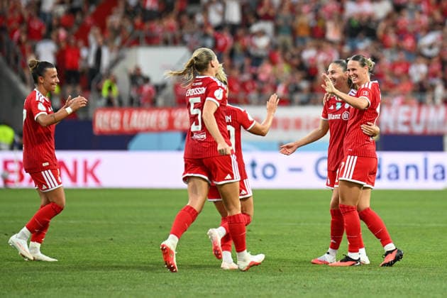 Fußball I Frauen I Saison 2026-2027 I Supercup I FC Bayern München - VfL Wolfsburg I 15.08.2026 Torjubel Klara Bühl (17, FC Bayern München) (r.) lässt den FCB zum 2. Mal jubeln Ingolstadt Audi Sportpark Bayern Deutschland *** Soccer I Women s I 2026–2027 Season I Super Cup I FC Bayern Munich vs. VfL Wolfsburg I August 15, 2026 Goal celebration by Klara Bühl, 17, FC Bayern Munich gives the FCB its second reason to celebrate Ingolstadt, Audi Sportpark, Bavaria, Germany Copyright: xLobeca InesxHähnelx