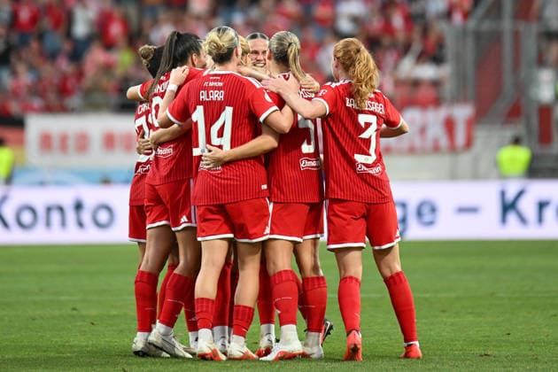 Fußball I Frauen I Saison 2026-2027 I Supercup I FC Bayern München - VfL Wolfsburg I 15.08.2026 Torjubel Klara Bühl (17, FC Bayern München) (Mitte) lässt den FCB zum 2. Mal jubeln Ingolstadt Audi Sportpark Bayern Deutschland *** Soccer I Women s I 2026–2027 Season I Super Cup I FC Bayern Munich vs. VfL Wolfsburg I August 15, 2026 Goal celebration by Klara Bühl, 17; FC Bayern Munich s midfield gives the FCB its second reason to celebrate; Ingolstadt, Audi Sportpark, Bavaria, Germany Copyright: xLobeca InesxHähnelx