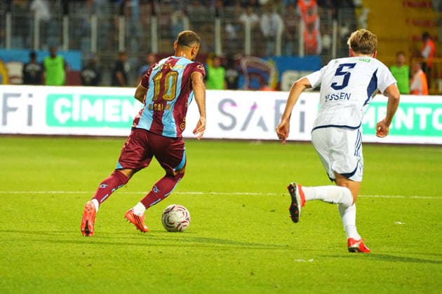 ISTANBUL, TURKEY - AUGUST 15: Jakob Jessen (5) of Kaimpasa and Mohamed Salah (L) of Trabzonspor battle for the ball during the Turkish Super League 2026 27 match between Kasimpasa SK and Trabzonspor at Recep Tayyip Erdogan Stadium on August 15, 2026 in Istanbul, Turkey. Istanbul Kasimpasa Turkey Copyright: xSeskimphotox Kasimpasa-Trabzonspor-1508 (183)
