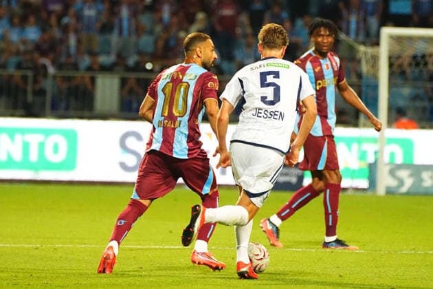 ISTANBUL, TURKEY - AUGUST 15: Jakob Jessen (5) of Kaimpasa and Mohamed Salah (L) of Trabzonspor battle for the ball during the Turkish Super League 2026 27 match between Kasimpasa SK and Trabzonspor at Recep Tayyip Erdogan Stadium on August 15, 2026 in Istanbul, Turkey. Istanbul Kasimpasa Turkey Copyright: xSeskimphotox Kasimpasa-Trabzonspor-1508 (184)