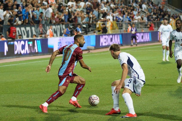 August 15, 2026, Beyoglu, Istanbul, Turkey: Mohamed Salah (C) of Trabzonspor controls the ball during the Turkish Super League 2026 27 match between Kasimpasa and Trabzonspor at Recep Tayyip Erdogan Stadium in Istanbul, Turkey, on August 15, 2026. Turkish Super League 2026 27 - Kasimpasa Vs Trabzonspor  - ZUMAu194 20260815_zip_u194_030 Copyright: xTolgaxUluturkx