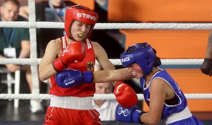15.08.2026 Loznica(Serbia) European Junior U19 boxing championship female women s -57kg Charlotte Kienel(L) Germany,Katerina Marynets(R) Czech republic Czechia :