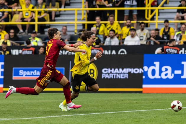 Testspiel, BVB-Saisoneröffnung 2026 27: Borussia Dortmund - AS Roma; 15.08.2026 Daniele Ghilardi (AS Roma, 87), Fabio Silva (Borussia Dortmund, 21) Testspiel, BVB-Saisoneröffnung 2026 27: Borussia Dortmund - AS Roma; Signal Iduna Park, Dortmund; 15.08.2026 *** Friendly Match, BVB 2026–27 Season Opener: Borussia Dortmund vs. AS Roma, August 15, 2026; Daniele Ghilardi (AS Roma), 87, Fabio Silva, Borussia Dortmund, 21 Friendly Match, BVB 2026-27 Season Opener: Borussia Dortmund vs. AS Roma, Signal Iduna Park, Dortmund, August 15, 2026 Copyright: xBEAUTIFULxSPORTS Buriakovx
