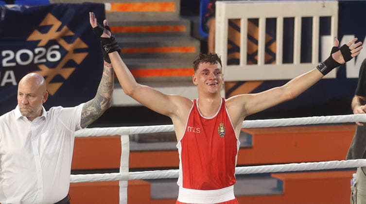 15.08.2026 Loznica(Serbia) Evropsko prvenstvo za juniore u boksu U19 European Junior U19 boxing championship Muskarci Man s -90kg Sandor Babai(L) Hungary referee, Vuk Milenkovic (D R) Srbija Serbia :