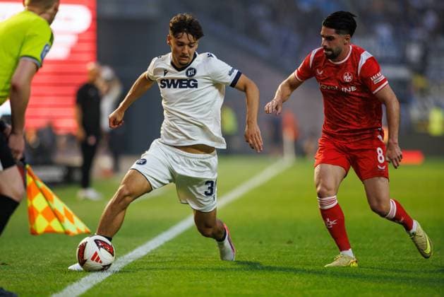 Deniz Ofli (Karlsruher SC) im Zweikampf mit Semi Sahin (1.FC Kaiserslautern), Aktion Action 1.FC Kaiserslautern vs Karlsruher SC, Fussball, 2. Bundesliga, 02. Spieltag, Saison 2026 2027, 15.08.2026 1.FC Kaiserslautern vs Karlsruher SC, Fussball, 2. Bundesliga, 02. Spieltag, Saison 2026 2027, 15.08.2026 *** Deniz Ofli of Karlsruher SC in a tackle with Semi Sahin of 1 FC Kaiserslautern, Action: 1 FC Kaiserslautern vs. Karlsruher SC, Soccer, 2. Bundesliga, Matchday 2, 2026–2027 Season, August 15, 2026, 1 FC Kaiserslautern vs. Karlsruher SC, Soccer, 2. Bundesliga, Matchday 2, 2026–2027 Season, August 15, 2026 Copyright: xEibnerxPressefotox EP_ANS