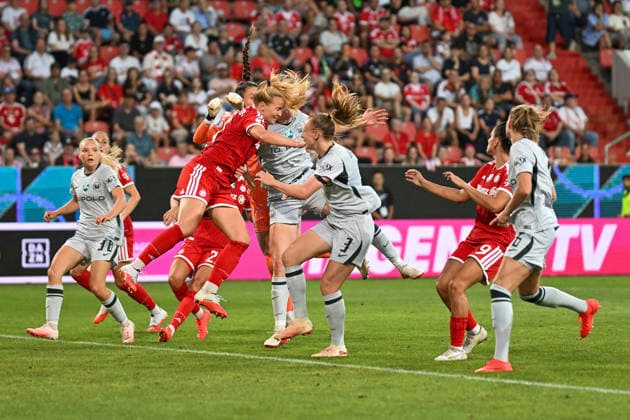 Fußball I Frauen I Saison 2026-2027 I Supercup I FC Bayern München - VfL Wolfsburg I 15.08.2026 Zusammenstoß zwischen Glodis Viggosdottir (4, FC Bayern München) und Camilla Küver (16, VfL Wolfsburg) Ingolstadt Audi Sportpark Bayern Deutschland *** Soccer I Women s I 2026–2027 Season I Super Cup I FC Bayern Munich vs. VfL Wolfsburg I August 15, 2026: Clash between Glodis Viggosdottir (No. 4, FC Bayern Munich) and Camilla Küver (No. 16), VfL Wolfsburg, Ingolstadt, Audi Sportpark, Bavaria, Germany Copyright: xLobeca InesxHähnelx