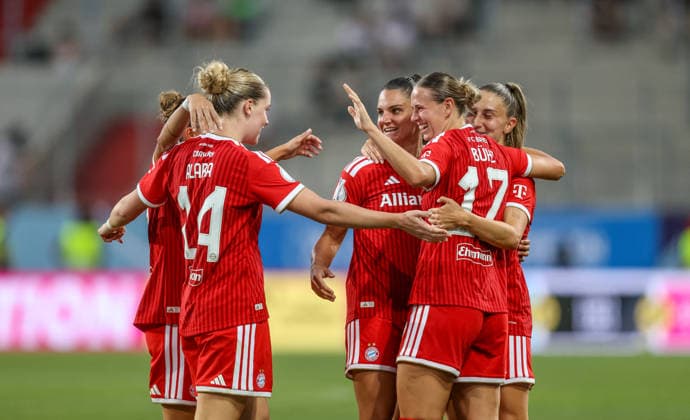 GER, Ingolstadt, Bayern München vs VfL Wolfsburg, DFB, Google Pixel Supercup der Frauen, Fussball, Spielzeit 2026 2027, Audi-Sportpark, Finale im Bild: Klara Bühl (FC Bayern München Frauen 17) erzielt den Treffer zum 3:0, Tor, Jubel und Freude, Emotionen, Katharina Naschenweng (FC Bayern München Frauen 19), Jovana DamnjanoviÄ‡ (FC Bayern München Frauen 9) DFB DFL REGULATIONS PROHIBIT ANY USE OF PHOTOGRAPHS AS IMAGE SEQUENCES AND OR QUASI-VIDEO, 15.08.2026 *** GER, Ingolstadt, Bayern Munich vs. VfL Wolfsburg, DFB, Google Pixel Women s Super Cup, soccer, 2026–2027 season, Audi Sportpark, Final in Pictures: Klara Bühl of FC Bayern Munich Women’s U-17 scores the goal to make it 3–0; goal, celebration, and joy; emotions; Katharina Naschenweng of FC Bayern Munich Women’s U-19; Jovana Damnjanovic FC Bayern Munich Women’s U-9 DFB DFL REGULATIONS PROHIBIT ANY USE OF PHOTOGRAPHS AS IMAGE SEQUENCES AND OR QUASI-VIDEO, August 15, 2026 Copyright: HMBxMedia HendrikxHamelau