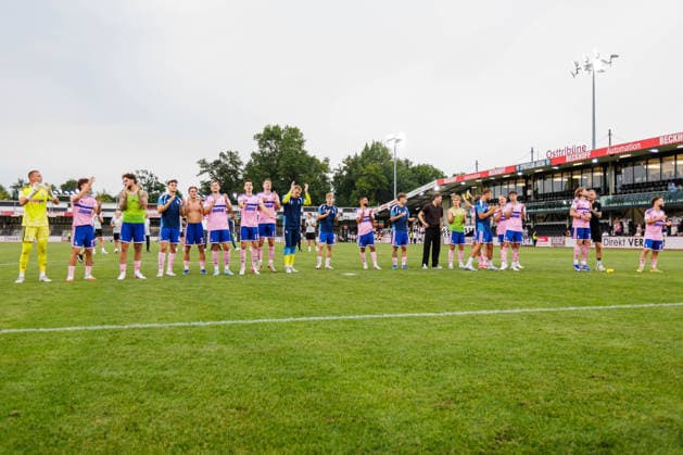 Die Mannschaft von MSV Duisburg jubelt nach Spielende ueber den 2:4 Sieg GER, SC Verl vs. MSV Duisburg, Fussball, 3. Liga, 2. Spieltag, Spielzeit 2026 2027, 15.08.2026 DFL Regulations prohibit any use of photographers as image sequences and or quasi-video. GER, SC Verl vs. MSV Duisburg, Fussball, 3. Liga, 2. Spieltag, Spielzeit 2026 2027, 15.08.2026 Verl *** The MSV Duisburg team celebrates their 2–4 victory after the final whistle. GER, SC Verl vs. MSV Duisburg, Soccer, 3rd Division, Matchday 2, 2026–2027 season, August 15, 2026 DFL regulations prohibit any use of photographs as image sequences and or quasi-video GER, SC Verl vs. MSV Duisburg, Soccer, 3rd League, Matchday 2, 2026–2027 season, August 15, 2026, Verl Copyright: xEibner-Pressefoto JanxRollingerx EP_JSK