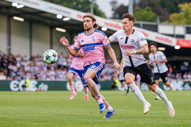 (L-R) Joshua Bitter (MSV Duisburg, 29) im Zweikampf mit Tim Heike (SC Verl, 25) GER, SC Verl vs. MSV Duisburg, Fussball, 3. Liga, 2. Spieltag, Spielzeit 2026 2027, 15.08.2026 DFL Regulations prohibit any use of photographers as image sequences and or quasi-video. GER, SC Verl vs. MSV Duisburg, Fussball, 3. Liga, 2. Spieltag, Spielzeit 2026 2027, 15.08.2026 Verl *** L R Joshua Bitter (MSV Duisburg), 29, in a tackle with Tim Heike (SC Verl), 25, GER, SC Verl vs. MSV Duisburg, Soccer, 3rd Division, Matchday 2, 2026–2027 Season, August 15, 2026 DFL regulations prohibit any use of photographs as image sequences and or quasi-video GER, SC Verl vs. MSV Duisburg, Soccer, 3rd Division, Matchday 2, 2026–2027 season, August 15, 2026, Verl Copyright: xEibner-Pressefoto JanxRollingerx EP_JSK