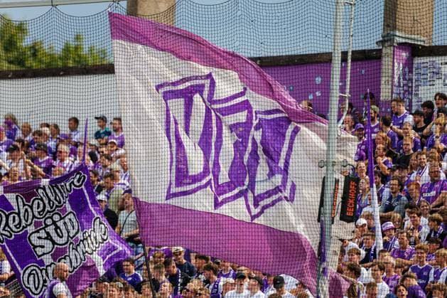 Im Heimblock von VfL Osnabrueck wird eine Fahne geschwenkt GER, VfL Osnabrueck vs. 1. FC Magdeburg, Fussball, 2. Bundesliga, 2. Spieltag, Spielzeit 2026 2027, 15.08.2026 DFL Regulations prohibit any use of photographers as image sequences and or quasi-video. GER, VfL Osnabrueck vs. 1. FC Magdeburg, Fussball, 2. Bundesliga, 2. Spieltag, Spielzeit 2026 2027, 15.08.2026 Osnabrueck *** A flag is being waved in the VfL Osnabrück home section GER, VfL Osnabrück vs. 1 FC Magdeburg, Soccer, 2. Bundesliga, Matchday 2, 2026–2027 season, August 15, 2026 DFL regulations prohibit the use of photographs as image sequences and or quasi-video GER, VfL Osnabrück vs. 1 FC Magdeburg, Soccer, 2. Bundesliga, Matchday 2, 2026–2027 season, August 15, 2026 Osnabrück Copyright: xEibner-Pressefoto JanxRollingerx EP_JSK