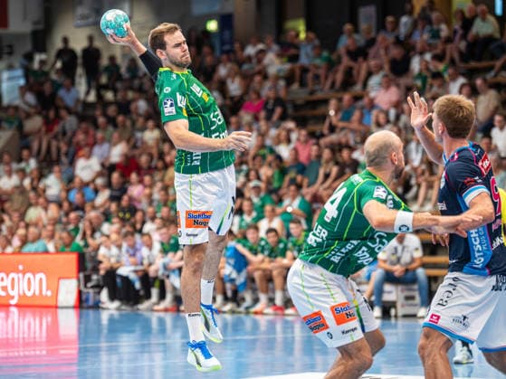 Max Beneke (Frisch Auf Goeppingen, 09) wirft aus dem Rueckraum, Frisch Auf Goeppingen vs. HC Kriens-Luzern, Handball, Players Night, Herren, Spielzeit 2026 2027, 15.08.2026, Frisch Auf Goeppingen vs. HC Kriens-Luzern, Handball, Players Night, Herren, Spielzeit 2026 2027, 15.08.2026 Goeppingen *** Max Beneke of Frisch Auf Goeppingen, No. 09, shoots from the backcourt; Frisch Auf Goeppingen vs. HC Kriens Lucerne, Handball, Players Night, Men s, 2026–2027 Season, August 15, 2026, Frisch Auf Göppingen vs. HC Kriens Lucerne, Handball, Players Night, Men, 2026–2027 season, August 15, 2026, Göppingen Copyright: xEibner-Pressefoto MichaelxSchmidx EP_MST