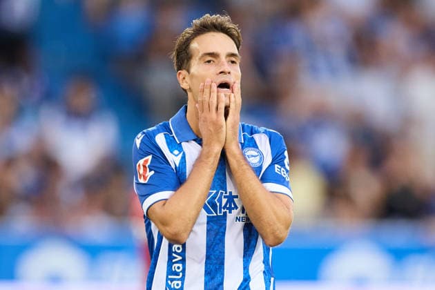 August 15, 2026, Vitoria, Alaba, Spain: Denis Suarez of Deportivo Alaves reacts during the LaLiga EA Sports match between Deportivo Alaves and Getafe CF at Mendizorrotza on August 15, 2026, in Vitoria, Spain. Deportivo Alaves V Getafe CF - LaLiga EA Sports  - ZUMAa181 20260815_zaa_a181_017 Copyright: xRicardoxLarreinax