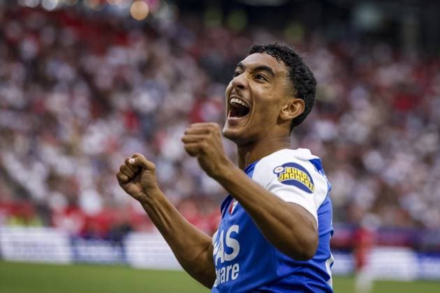 UTRECHT - Ayoub Oufkir of AZ Alkmaar celebrates scoring the 4-1 during the Dutch Eredivisie match between FC Utrecht and AZ Alkmaar at Galgenwaard Stadium on August 15, 2026, in Utrecht, the Netherlands. PIETER STAM DE JONGE ANP Eredivisie 2026 27 xVIxANPxSportx xxANPxIVx 565553944 originalFilename: 565553944.jpg