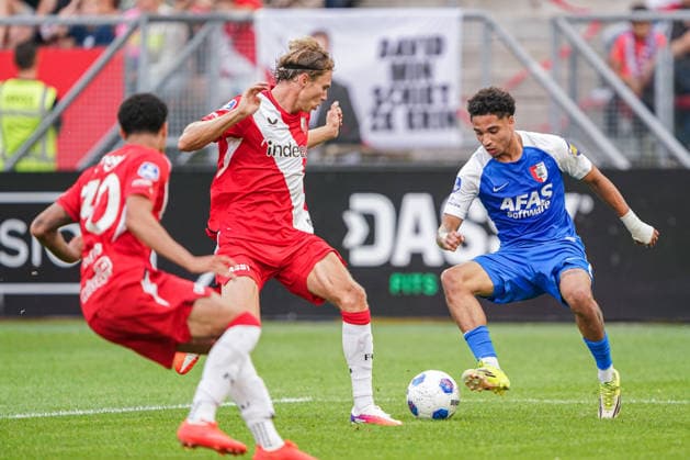2026-8-15 FC Utrecht v AZ Alkmaar - Dutch Vriendenloterij Eredvisie UTRECHT, NETHERLANDS - AUGUST 15: Ro-Zangelo Daal of AZ Alkmaar battles for possession with Niklas Vesterlund of FC Utrecht during the Dutch Vriendenloterij Eredvisie match between FC Utrecht and AZ Alkmaar at Stadion Galgenwaard on August 15, 2026 in Utrecht, Netherlands. Utrecht Stadion Galgenwaard Netherlands Content not available for redistribution in The Netherlands directly or indirectly through any third parties. Copyright: xAndrexWeeningx