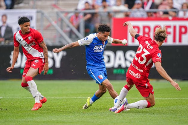 2026-8-15 FC Utrecht v AZ Alkmaar - Dutch Vriendenloterij Eredvisie UTRECHT, NETHERLANDS - AUGUST 15: Ro-Zangelo Daal of AZ Alkmaar battles for possession with Kevin Paredes of FC Utrecht and Niklas Vesterlund of FC Utrecht during the Dutch Vriendenloterij Eredvisie match between FC Utrecht and AZ Alkmaar at Stadion Galgenwaard on August 15, 2026 in Utrecht, Netherlands. Utrecht Stadion Galgenwaard Netherlands Content not available for redistribution in The Netherlands directly or indirectly through any third parties. Copyright: xAndrexWeeningx