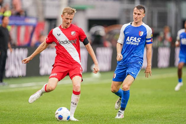 2026-8-15 FC Utrecht v AZ Alkmaar - Dutch Vriendenloterij Eredvisie UTRECHT, NETHERLANDS - AUGUST 15: Guus Offerhaus of FC Utrecht battles for possession with Peer Koopmeiners of AZ Alkmaar during the Dutch Vriendenloterij Eredvisie match between FC Utrecht and AZ Alkmaar at Stadion Galgenwaard on August 15, 2026 in Utrecht, Netherlands. Utrecht Stadion Galgenwaard Netherlands Content not available for redistribution in The Netherlands directly or indirectly through any third parties. Copyright: xAndrexWeeningx
