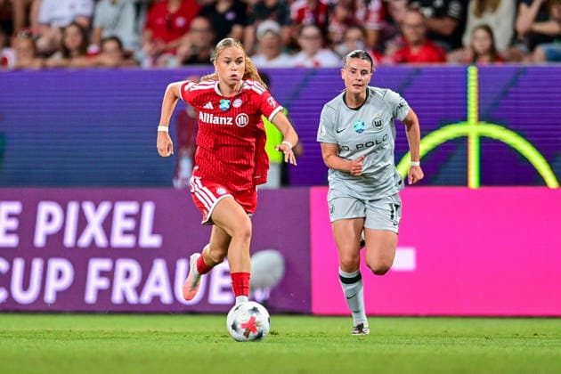 v.li.: Sophie PROOST (FC Bayern Muenchen, FCB, 23) am Ball, Katharina Piljic (Wolfsburg, 17), 15.08.2026, Ingolstadt (Deutschland), Fussball, Google Pixel Supercup, FC Bayern München - VfL Wolfsburg, DFB DFL REGULATIONS PROHIBIT ANY USE OF PHOTOGRAPHS AS IMAGE SEQUENCES AND OR QUASI-VIDEO. *** From left: Sophie PROOST, FC Bayern Munich (FCB), 23, on the ball; Katharina Piljic, Wolfsburg, 17, August 15, 2026, Ingolstadt, Germany, soccer, Google Pixel Super Cup, FC Bayern Munich vs. VfL Wolfsburg, DFB and DFL regulations prohibit any use of photographs as image sequences and or quasi-video xslx