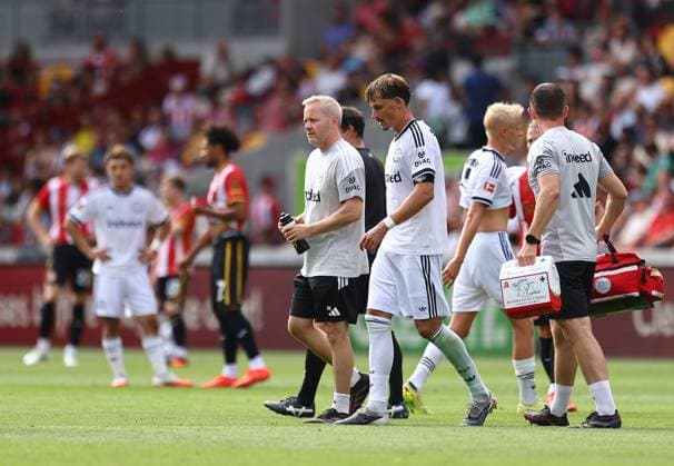 Injured Robin Koch of Eintracht Frankfurt Brentford v Eintracht Frankfurt, Pre Season Friendly, Football, Gtech Community Stadium, London, UK - 15 Aug 2026London Gtech Community Stadium United Kingdom EDITORIAL USE ONLY No use with unauthorised audio, video, data, fixture lists, club league logos or live services. Online in-match use limited to 120 images, no video emulation. No use in betting, games or single club league player publications.  Copyright: xMichaelxZemanek Shutterstockx 17070130di