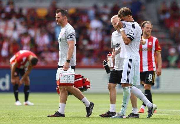 Injured Robin Koch of Eintracht Frankfurt Brentford v Eintracht Frankfurt, Pre Season Friendly, Football, Gtech Community Stadium, London, UK - 15 Aug 2026London Gtech Community Stadium United Kingdom EDITORIAL USE ONLY No use with unauthorised audio, video, data, fixture lists, club league logos or live services. Online in-match use limited to 120 images, no video emulation. No use in betting, games or single club league player publications.  Copyright: xMichaelxZemanek Shutterstockx 17070130dj