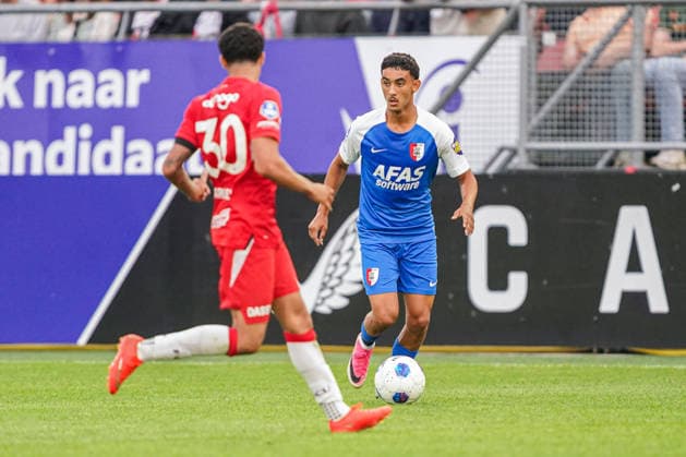 2026-8-15 FC Utrecht v AZ Alkmaar - Dutch Vriendenloterij Eredvisie UTRECHT, NETHERLANDS - AUGUST 15: Ayoub Oufkir of AZ Alkmaar runs with the ball during the Dutch Vriendenloterij Eredvisie match between FC Utrecht and AZ Alkmaar at Stadion Galgenwaard on August 15, 2026 in Utrecht, Netherlands. Utrecht Stadion Galgenwaard Netherlands Content not available for redistribution in The Netherlands directly or indirectly through any third parties. Copyright: xAndrexWeeningx