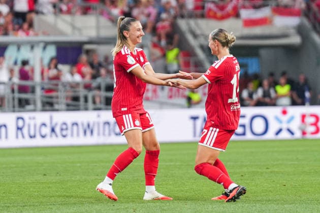 Klara Buehl (FC Bayern Muenchen, 17) jubelt mit Katharina Naschenweng (FC Bayern Muenchen, 19), FC Bayern München vs. VfL Wolfsburg, Fussball, Google Pixel Supercup der Frauen, , Saison 2026 2027, 14.08.2026, FC Bayern München vs. VfL Wolfsburg, Fussball, Google Pixel Supercup der Frauen, , Saison 2026 2027, 14.08.2026 Ingolstadt *** Klara Buehl (FC Bayern Munich, 17) celebrates with Katharina Naschenweng (FC Bayern Munich, 19), FC Bayern Munich vs. VfL Wolfsburg, Soccer, Google Pixel Women s Super Cup, 2026–2027 season, August 14, 2026, FC Bayern Munich vs. VfL Wolfsburg, soccer, Google Pixel Women’s Super Cup, , 2026–2027 season, August 14, 2026, Ingolstadt Copyright: xEibner-Pressefoto ChristianxLangx EP_CLG