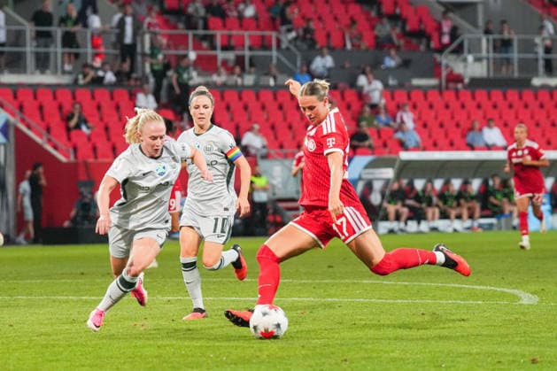 Klara Buehl (FC Bayern Muenchen, 17) beim Schuss zum 3:0, FC Bayern München vs. VfL Wolfsburg, Fussball, Google Pixel Supercup der Frauen, , Saison 2026 2027, 14.08.2026, FC Bayern München vs. VfL Wolfsburg, Fussball, Google Pixel Supercup der Frauen, , Saison 2026 2027, 14.08.2026 Ingolstadt *** Klara Buehl, FC Bayern Munich, 17, taking the shot that made it 3–0, FC Bayern Munich vs. VfL Wolfsburg, Soccer, Google Pixel Women s Super Cup, , 2026–2027 season, August 14, 2026, FC Bayern Munich vs. VfL Wolfsburg, soccer, Google Pixel Women’s Super Cup, 2026–2027 season, August 14, 2026, Ingolstadt Copyright: xEibner-Pressefoto ChristianxLangx EP_CLG