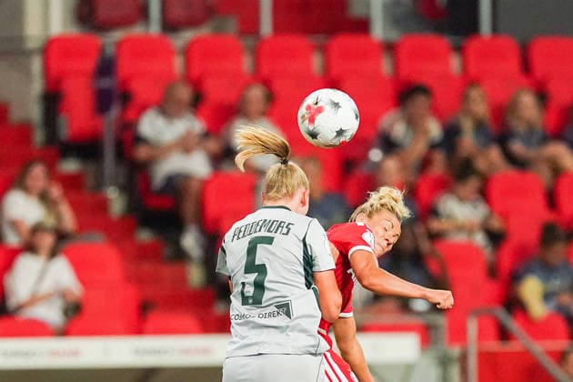 Ella Peddemors (VfL Wolfsburg, 05) setzt sich im Kopfballduell gegen Linda Dallmann (FC Bayern Muenchen, 10) durch, FC Bayern München vs. VfL Wolfsburg, Fussball, Google Pixel Supercup der Frauen, , Saison 2026 2027, 14.08.2026, FC Bayern München vs. VfL Wolfsburg, Fussball, Google Pixel Supercup der Frauen, , Saison 2026 2027, 14.08.2026 Ingolstadt *** Ella Peddemor of VfL Wolfsburg (05) wins a header against Linda Dallmann of FC Bayern Munich (10), FC Bayern Munich vs. VfL Wolfsburg, Soccer, Google Pixel Women s Super Cup, , 2026–2027 Season, August 14, 2026, FC Bayern Munich vs. VfL Wolfsburg, Soccer, Google Pixel Women’s Super Cup, , 2026–2027 season, August 14, 2026, Ingolstadt Copyright: xEibner-Pressefoto ChristianxLangx EP_CLG