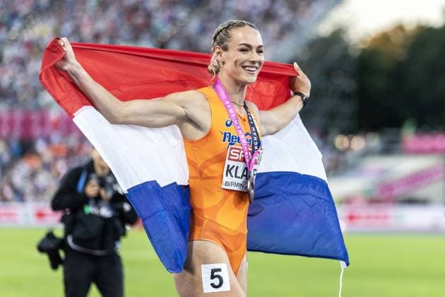 BIRMINGHAM - Lieke Klaver celebrates third place in the 400m with a bronze medal on the sixth day of the European Athletics Championships. IRIS VAN DEN BROEK ANP xVIxANPxSportx xxANPxIVx 565555368 originalFilename: 565555368.jpg