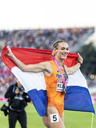 BIRMINGHAM - Lieke Klaver celebrates third place in the 400m with a bronze medal on the sixth day of the European Athletics Championships. IRIS VAN DEN BROEK ANP xVIxANPxSportx xxANPxIVx 565555378 originalFilename: 565555378.jpg