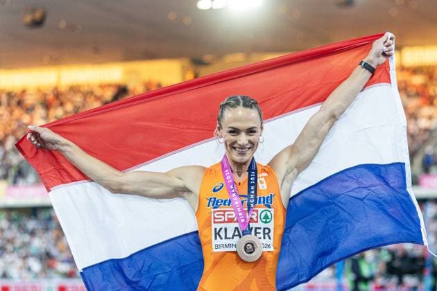 BIRMINGHAM - Lieke Klaver celebrates third place in the 400m with a bronze medal on the sixth day of the European Athletics Championships. IRIS VAN DEN BROEK ANP xVIxANPxSportx xxANPxIVx 565555388 originalFilename: 565555388.jpg
